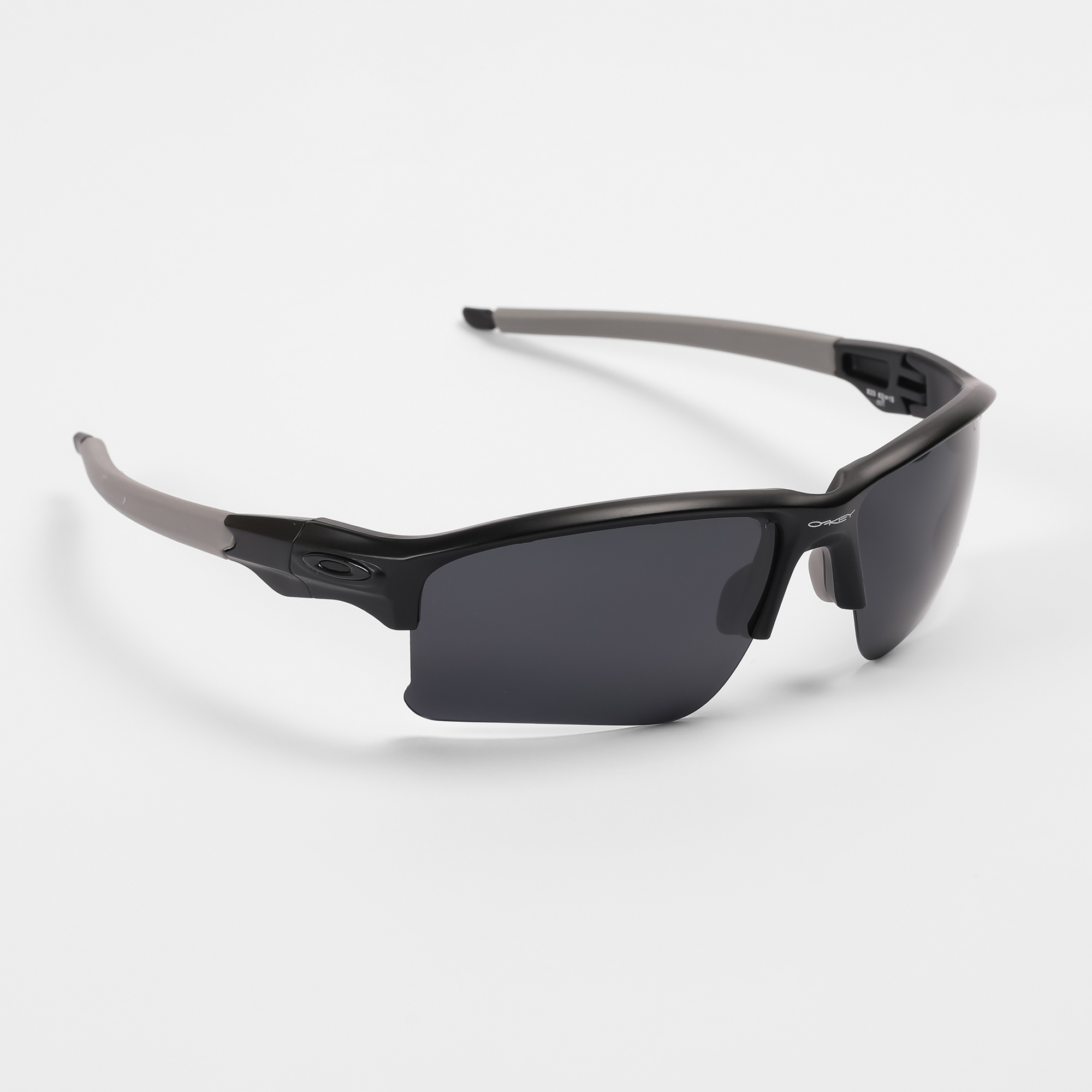 Oakley Sporty Polarized Sunglasses-823 by Oakley – Rs1,800 | Lookscart Nepal